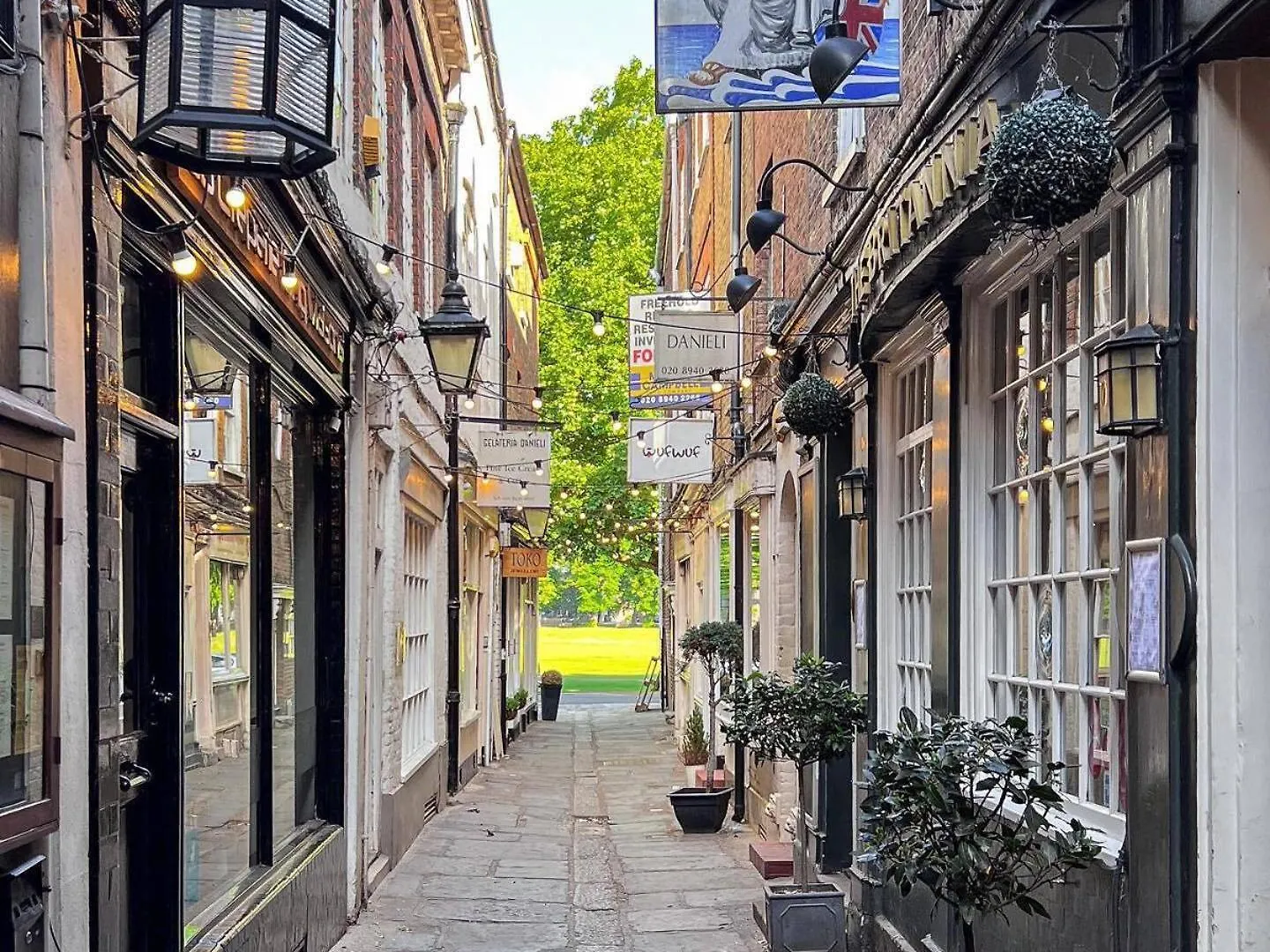 Pass The Keys Stunningly Designed Gem London Apartment Twickenham United Kingdom