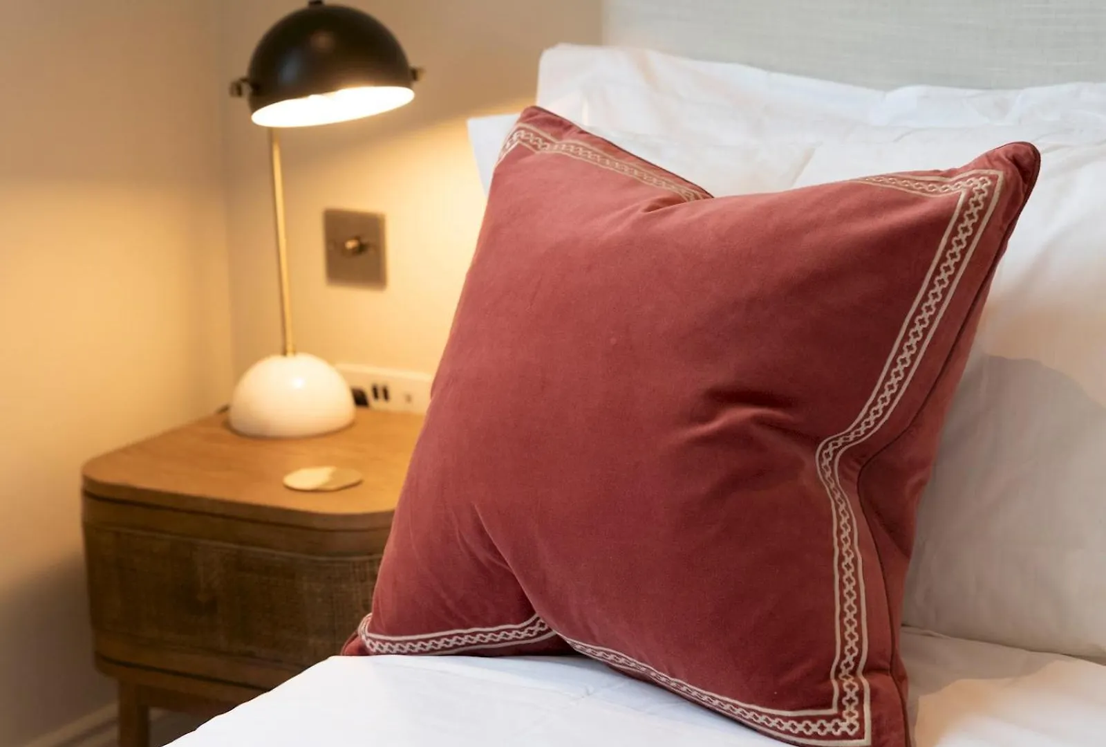 Pass The Keys Stunningly Designed Gem London Apartment Twickenham 0*,  United Kingdom